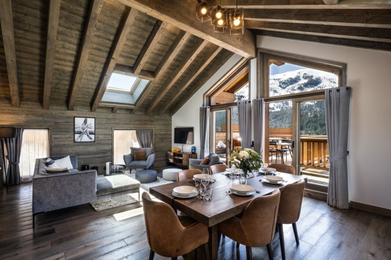 Falcon Lodge I01