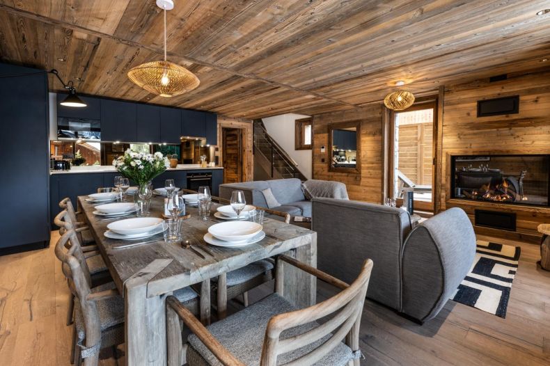 Falcon Lodge F12