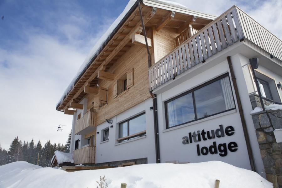 ACC S CHALET DES LES intelligence overview