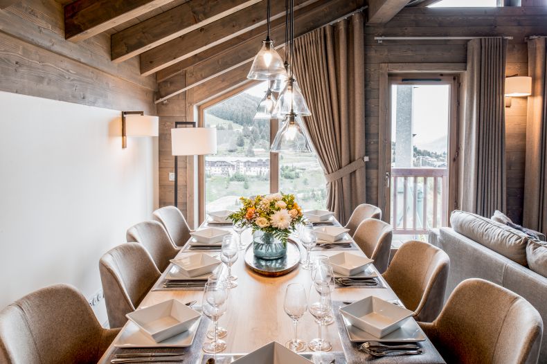 Mammoth Lodge D10