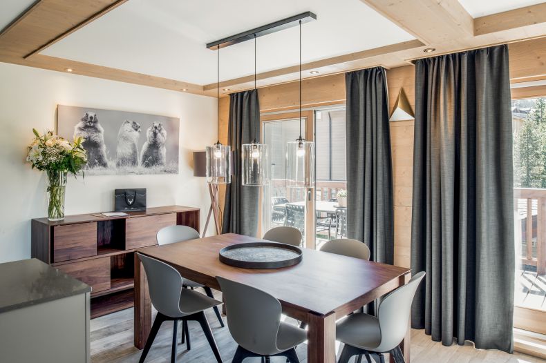 Mammoth Lodge D12