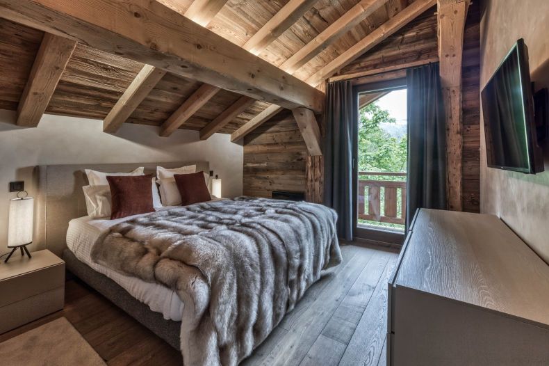 Chalet Red Fox